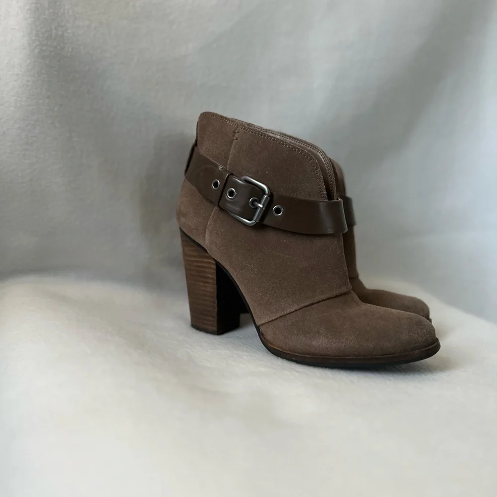 BCBG Size 7M Taupe Leather/Suede Booties